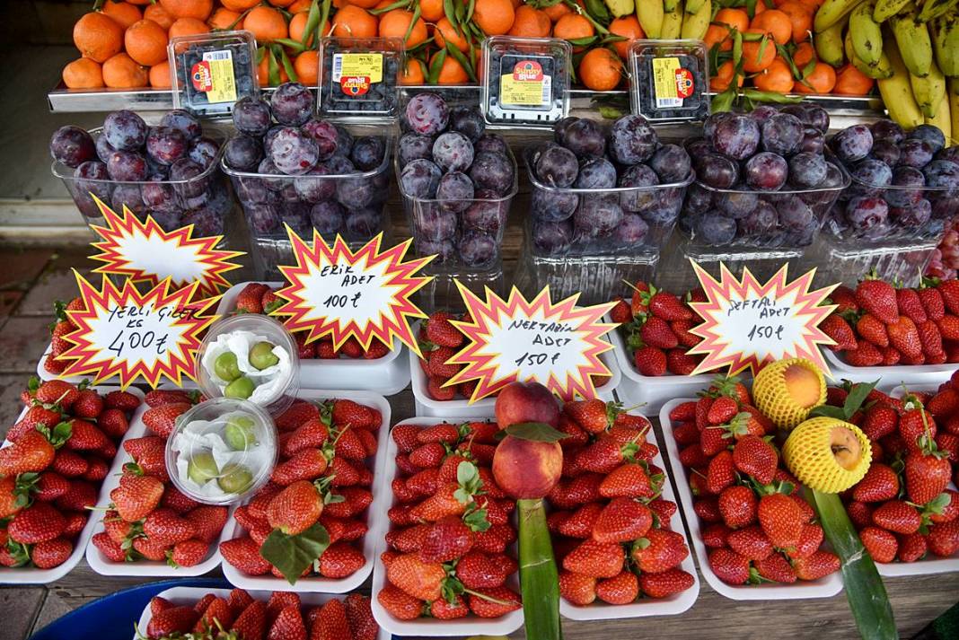 O kentte canı yaz meyvesi çekenlere özel getirtiyor! Yüksek fiyatı dolayısıyla taneyle satıyor 8